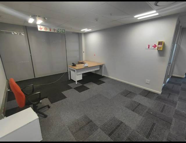 334M² OFFICE TO LET IN VORNA VALLEY